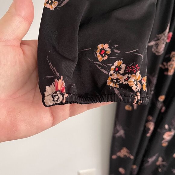 GORGEOUS NWT: Maurices black floral jumpsuit XXL Flattering V Neck Pockets - Picture 7 of 7